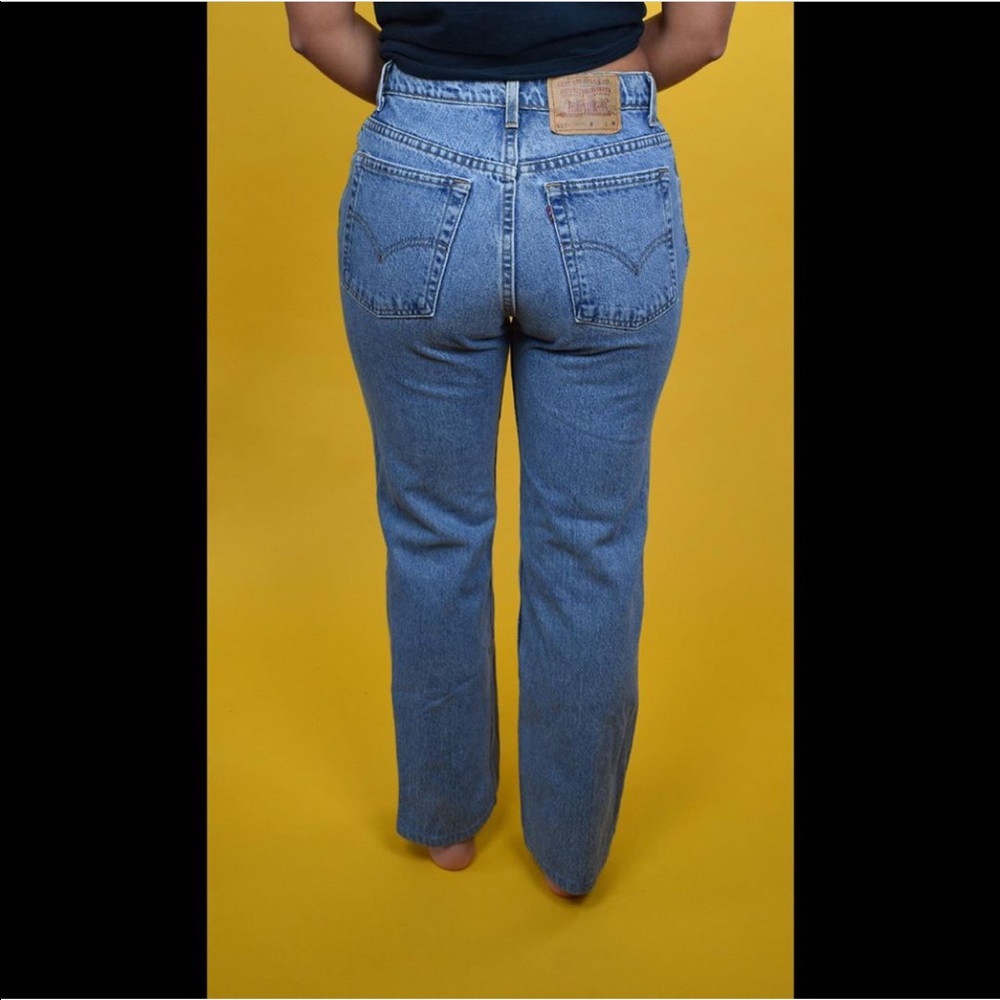 light wash Levi’s 517 bootcut jeans